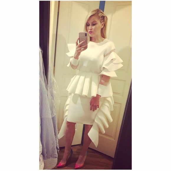 Akira 2018 White Ivory Puffy Art Peplum Ruffle Scuba Skirt Size Medium - Picture 2 of 6